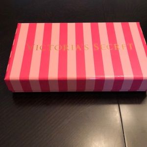 Victoria's Secret side zip wallet in black